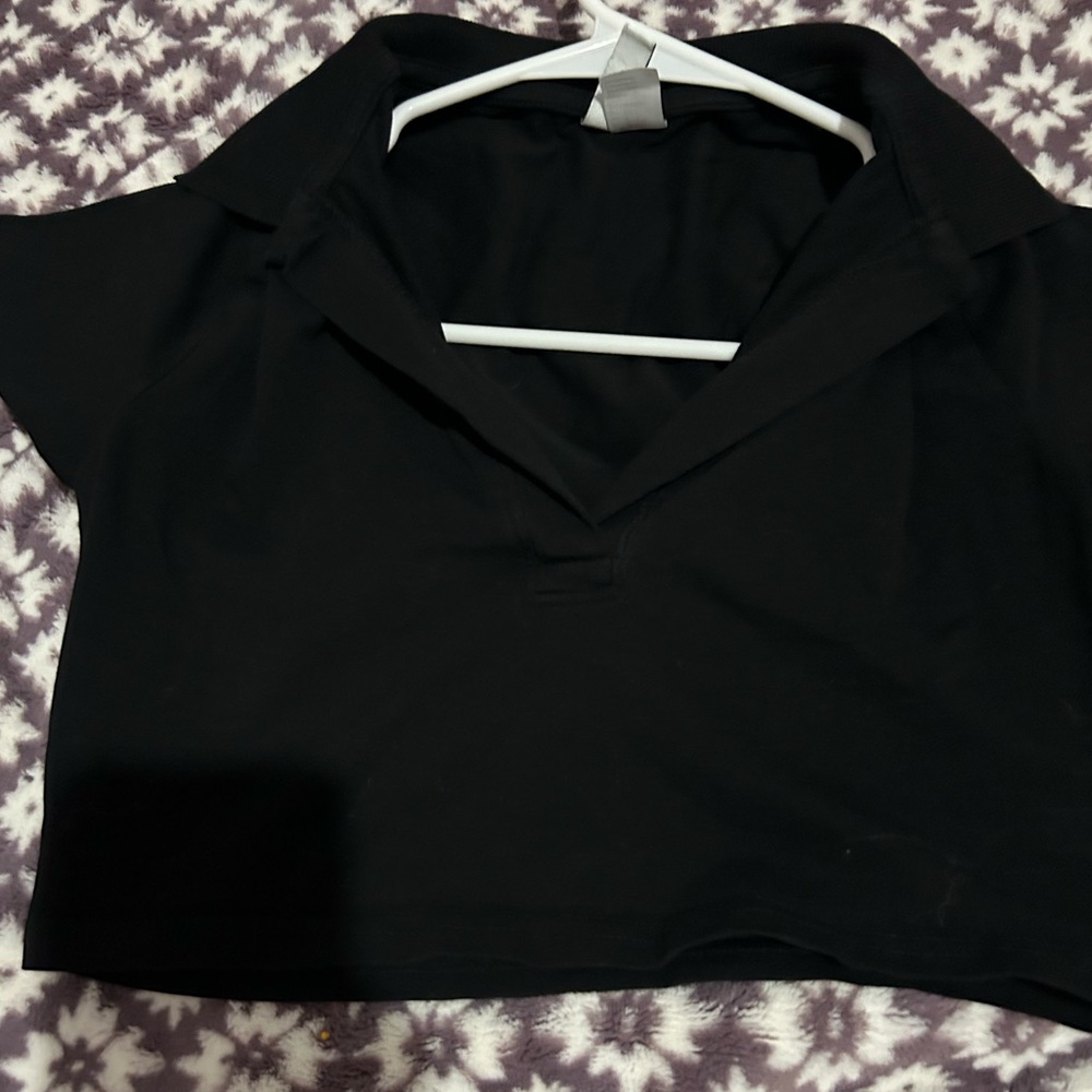 H&M cropped collared black shirt
